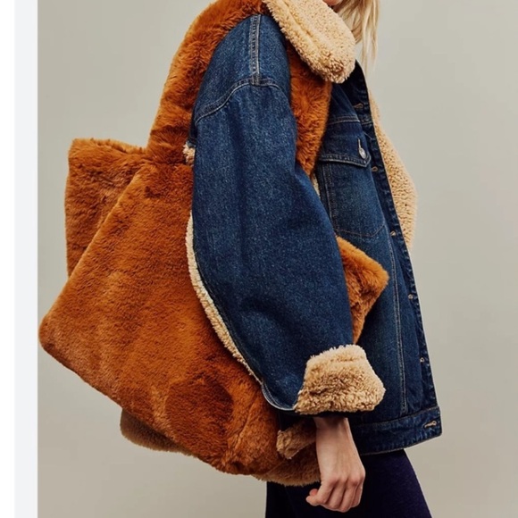 Free People tote Brown Tan Cozy Commuter Faux Fur Bag NWT - Picture 1 of 7